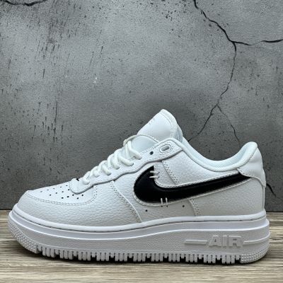 Nike Air Force 1 Black / White