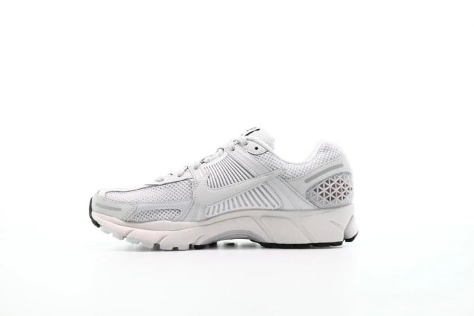 Nike Zoom Vomero 5 Vast Grey